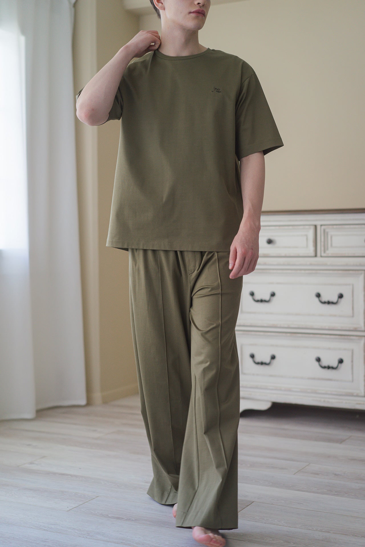 PIN TUCK WIDE PANTS[KHAKI]