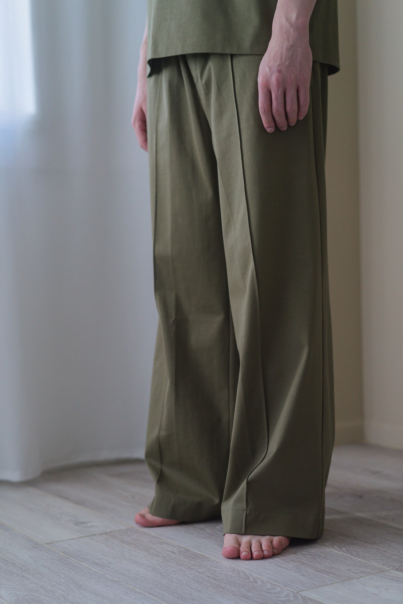 PIN TUCK WIDE PANTS[KHAKI]