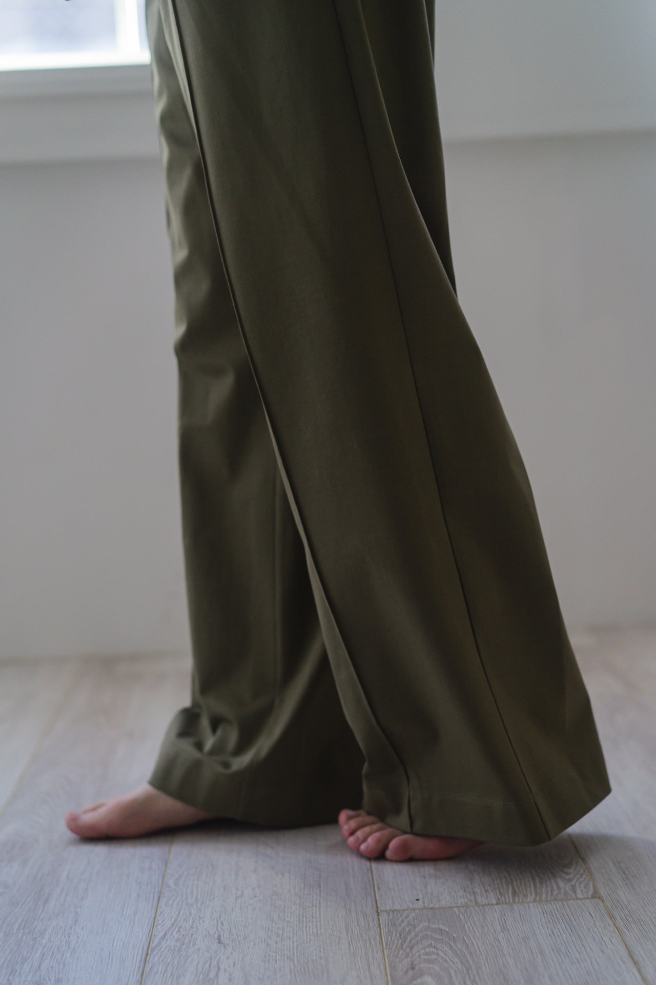 PIN TUCK WIDE PANTS[KHAKI]