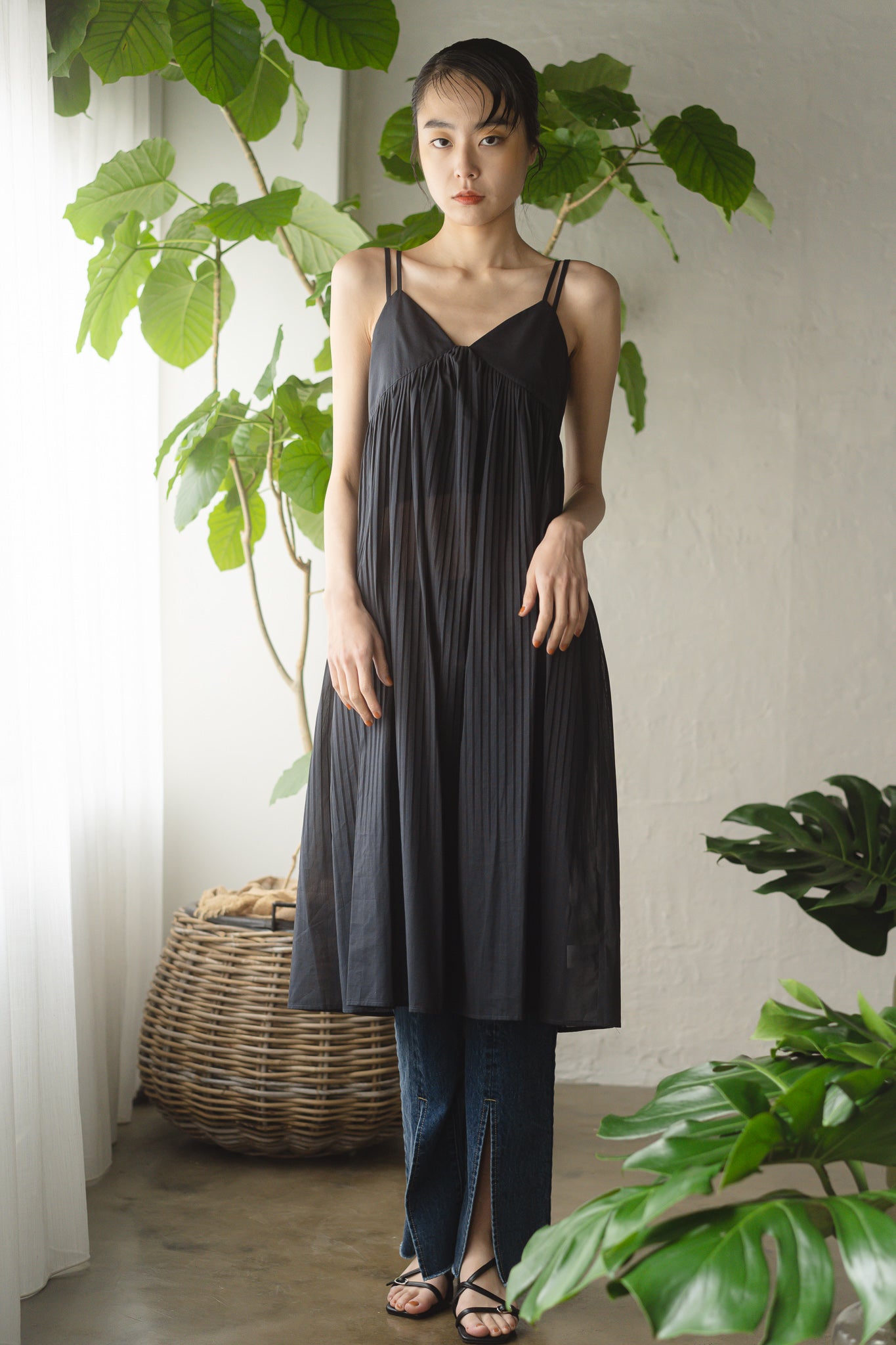 PLEATS CAMISOLE DRESS[DARK NAVY]