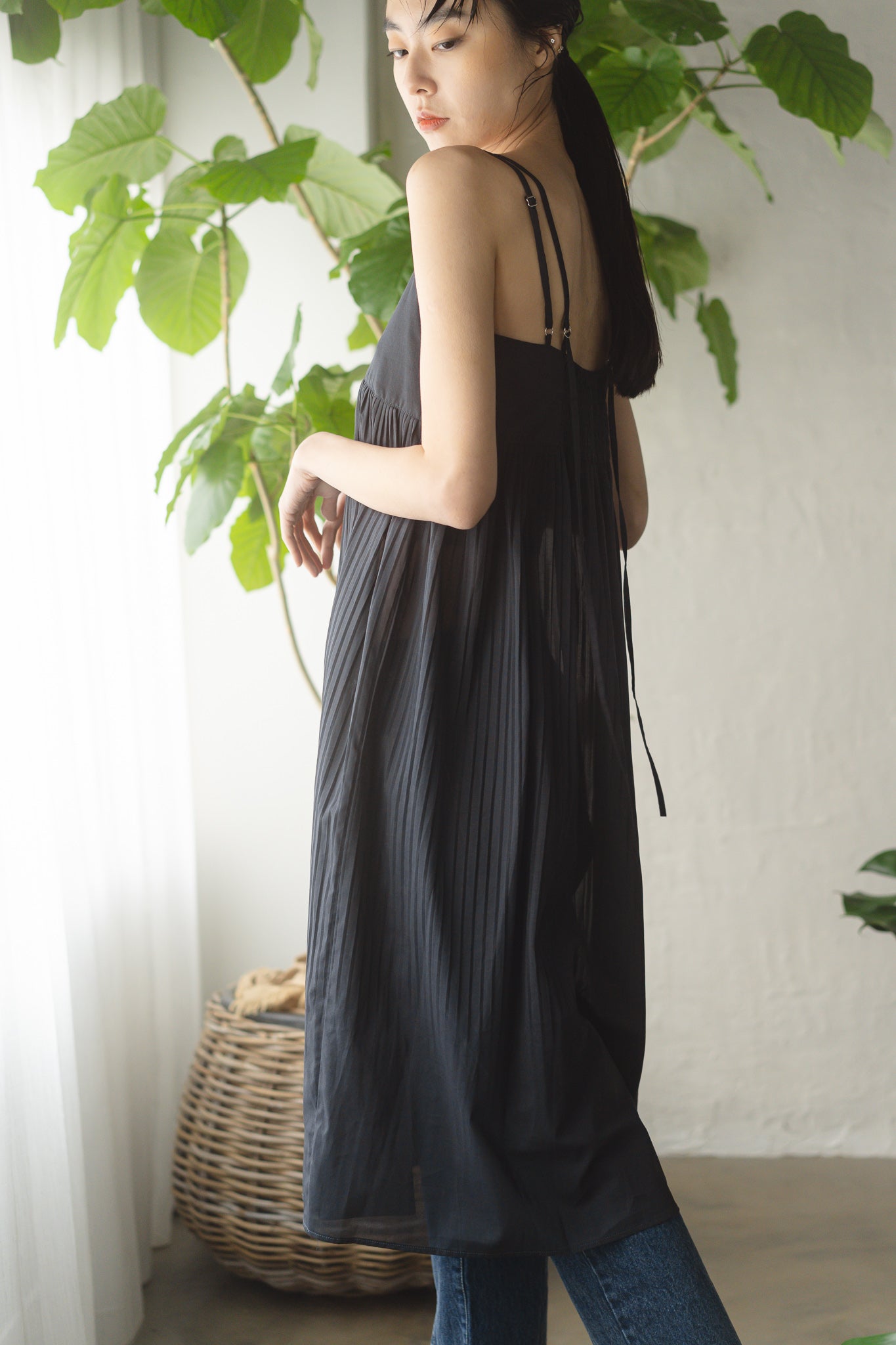 PLEATS CAMISOLE DRESS[DARK NAVY]