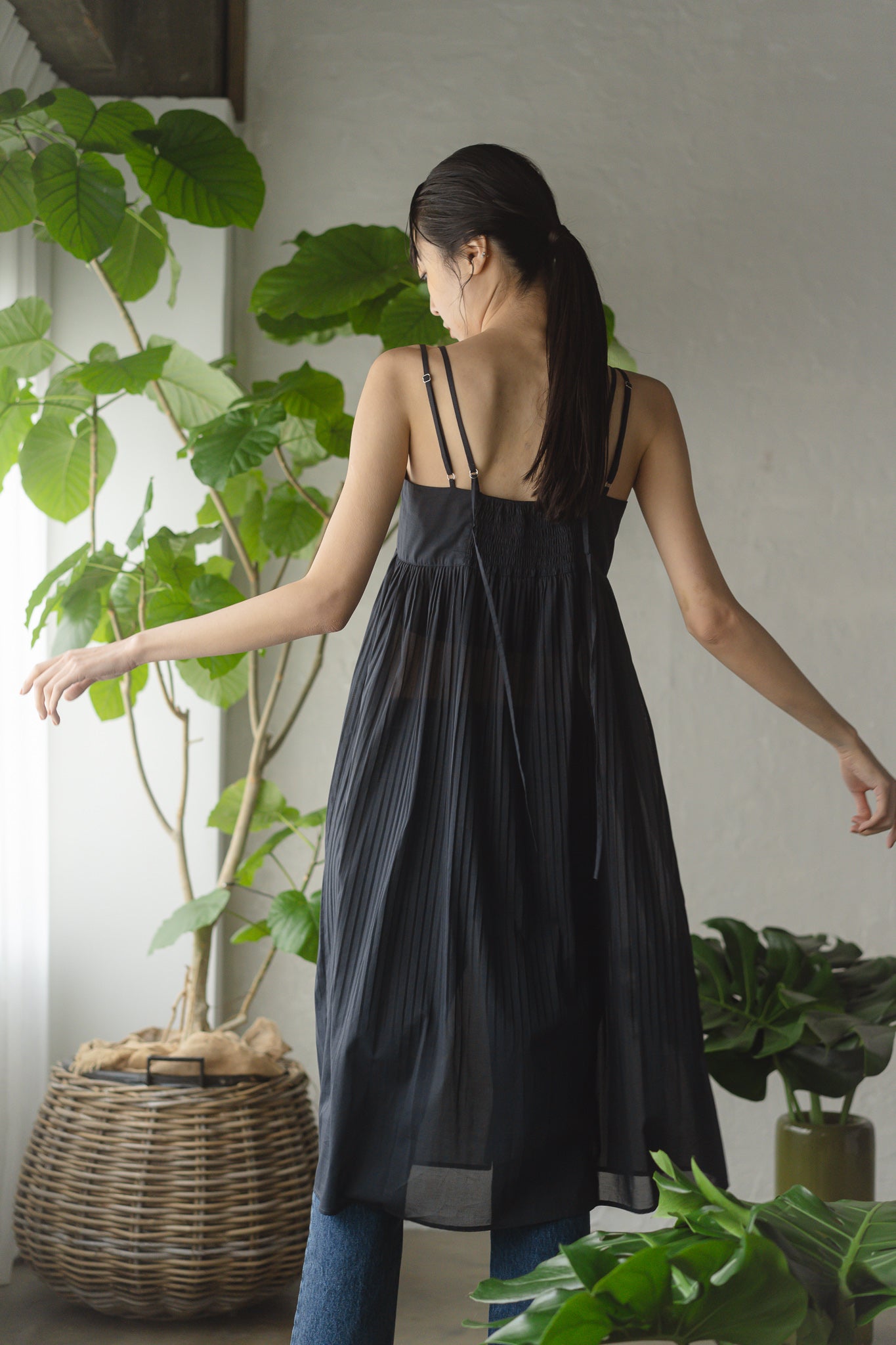 PLEATS CAMISOLE DRESS[DARK NAVY]