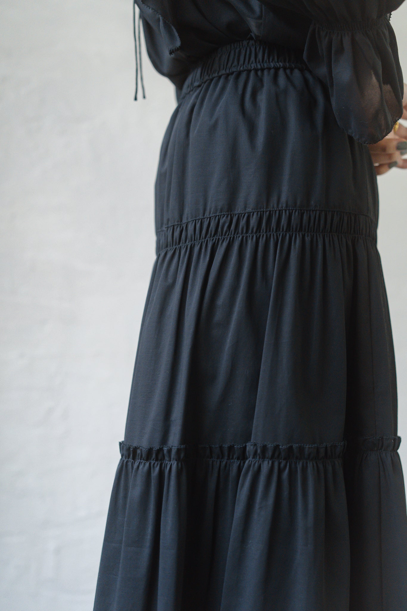 TIERED GATHER SKIRT[BLACK]